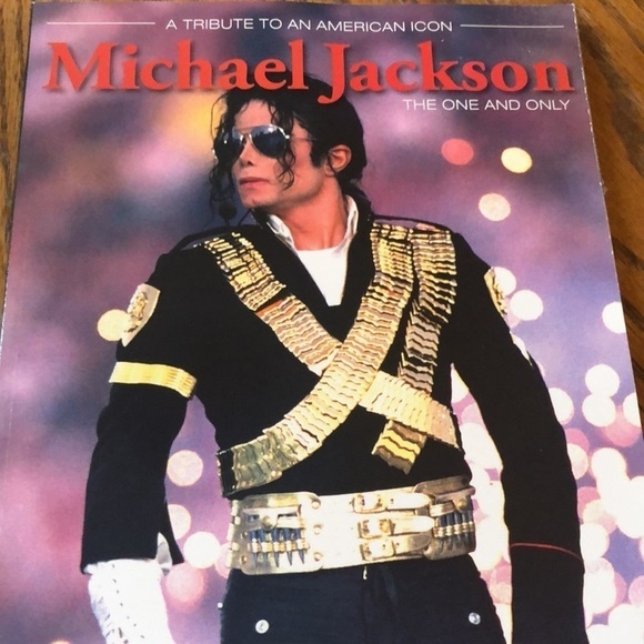 Michael Jackson King Of Pop Tribute To An American Icon Lot 2 Soft Cover Books - Picture 6 of 15